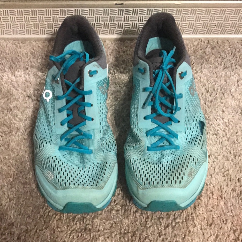 Gently used blue OnClouds